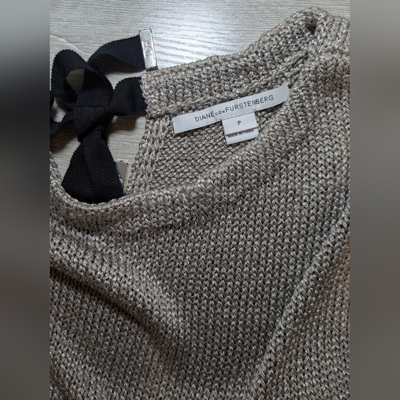 Diane Von Furstenberg Silver Metallic Shiny Open Knit Boat Neck Long Sleeve Top - Picture 9 of 13